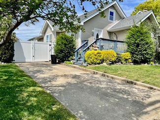 36 Harrington Ave, Lindenhurst, NY 11757