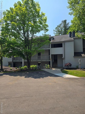 5714 Creeks Crossing N, Williamsburg, MI 49690