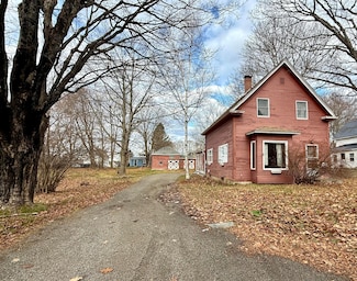 91 Downes St, Calais, ME 04619