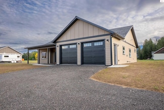 114 Airstrip Rd, Moyie Springs, ID 83845