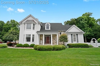 2272 Ridgemoor Ct, Burton, MI 48509
