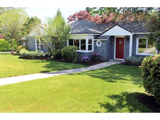 6706 SW Canyon Crest Dr, Portland, OR 97225