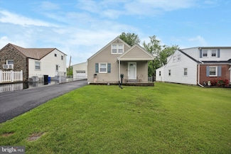 7 Neeld Ln, Aston, PA 19014