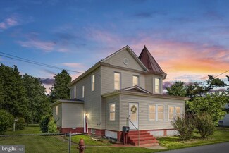 139 S Funk St, Strasburg, VA 22657