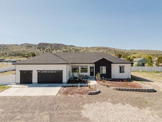 575 Spring Valley Pkwy, Spring Creek, NV 89815
