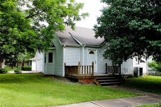 306 S 5th St, Garden City, MO 64747