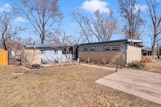 2204 W Manhattan Dr, Wichita, KS 67204