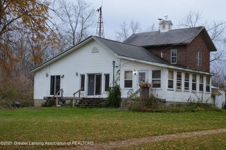 445 S Bridge St, Windsor Charter Township, MI 48821