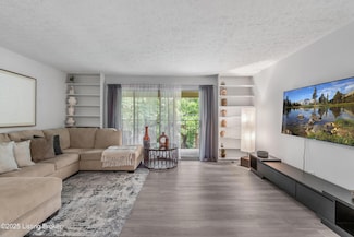 10 Dupont Way Unit 6, Louisville, KY 40207