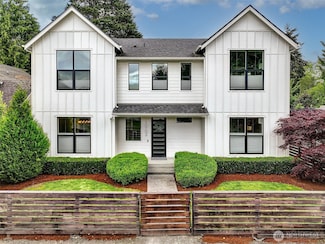 10702 39th Ave NE, Seattle, WA 98125