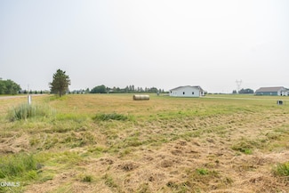 11811 Creek Top Rd, Menoken, ND 58558