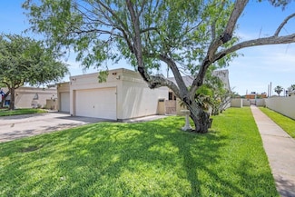 102 Sugar Creek Dr, Rockport, TX 78382