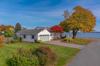 22 Mckinley Rd, Falmouth, ME 04105