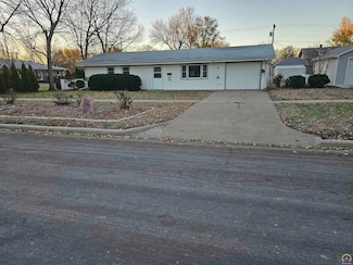 810 Walnut St, Seneca, KS 66538