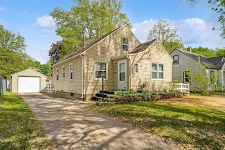 546 Cutler St, Waterloo, IA 50703