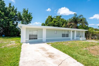 618 Coconut Ave N, Port Saint Lucie, FL 34952