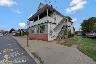 621 Sanderson St, Throop, PA 18512