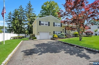 40 Furman Dr, Emerson, NJ 07630