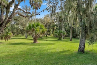 2260 Sweetwater Dr, Fort Pierce, FL 34981