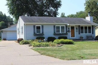 2021 Oak St, Bettendorf, IA 52722