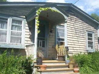 6 Howland Ave, South Dartmouth, MA 02748