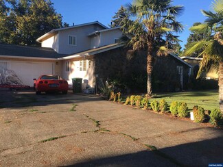 1445 James St, Woodburn, OR 97071