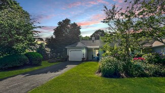 10 Upland Cir Unit 10, Mashpee, MA 02649