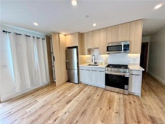 6902 Corbin Ave, Los Angeles, CA 91335