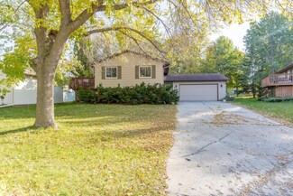 8 Aspen Ct, Faribault, MN 55021