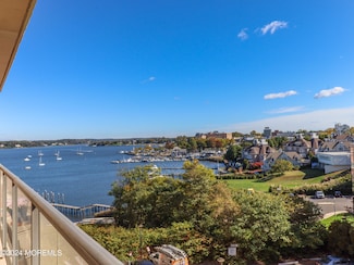 28 Riverside Ave Unit 4F, Red Bank, NJ 07701