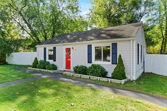 12 Hillcrest Rd, Tewksbury, MA 01876