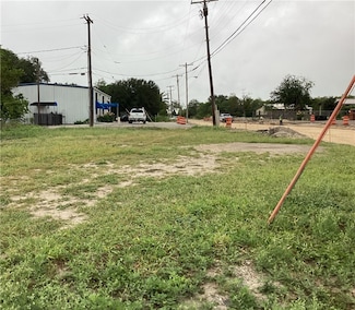 400 Cecilia St, Alice, TX 78332