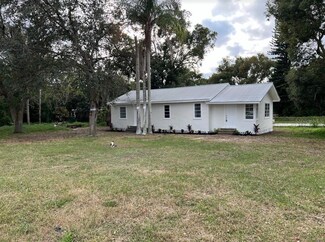 13 Florida St, Frostproof, FL 33843