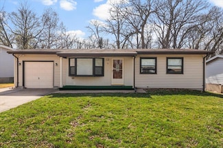 9 Becky Thatcher Dr, Saint Charles, MO 63303