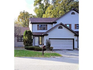 1156 Surrey Point Dr SE Unit 1156, Warren, OH 44484