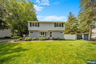 9 Wellesley Dr, Oakland, NJ 07436