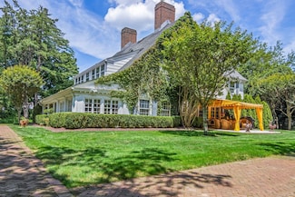 42 Clock Tower Ln, Old Westbury, NY 11568