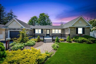 18 Briggs St, Hicksville, NY 11801