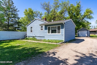 412 Hill Ave, Crookston, MN 56716