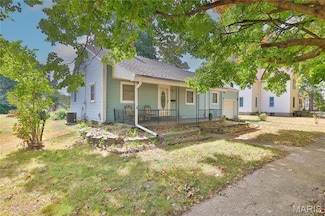 115 W South St, Nokomis, IL 62075