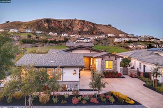 11 Paintbrush Ln, Orinda, CA 94563