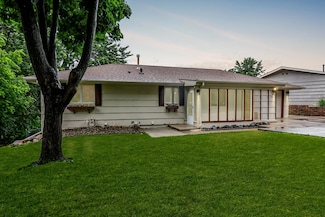 1400 Circle Dr, Burnsville, MN 55337
