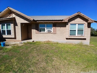 706 Thomaston River Rd, Cuero, TX 77954