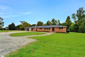 1154 Penland Rd, Laurens, SC 29360