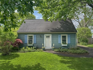 60 Village Ln, Rochester, NY 14610