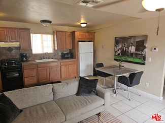 541 S Calle Amigos, Palm Springs, CA 92264