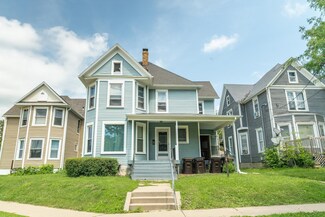 302 E Prospect Terrace, Freeport, IL 61032