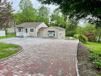 16 Albion Rd, New Fairfield, CT 06812