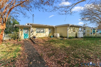 90 Deep Harbor Ln, Lancaster, VA 22503