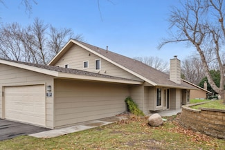 2210 Mayfair Rd, Golden Valley, MN 55427